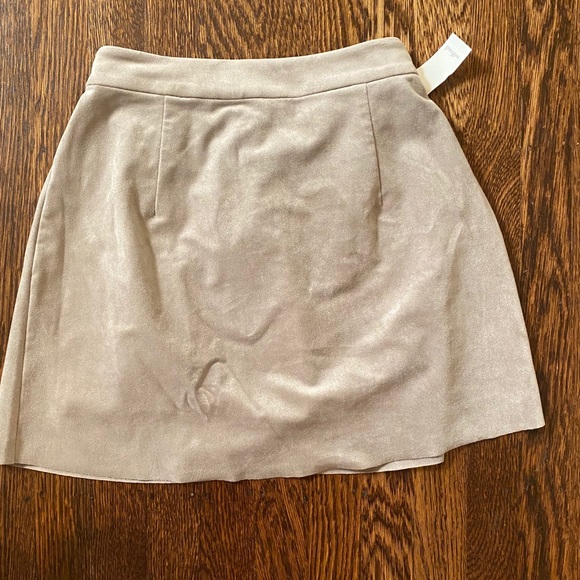 NWT Aritzia Wilfred Free Nescher skirt size small. 12” across waist 16” long - Picture 3 of 4